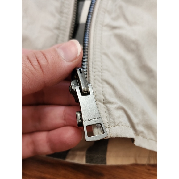 Burberry Reversible Boys Rain Jacket - Picture 6 of 9